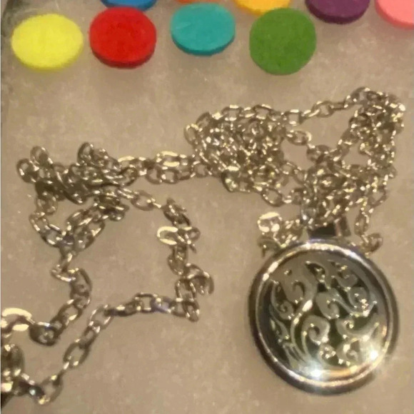 Tree of Life Perfume/Essential Oil Diffusion Stainless Steel Pendant Necklace. - Picture 8 of 12